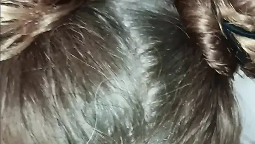 Pelacur mungil rambut merah di kerudung