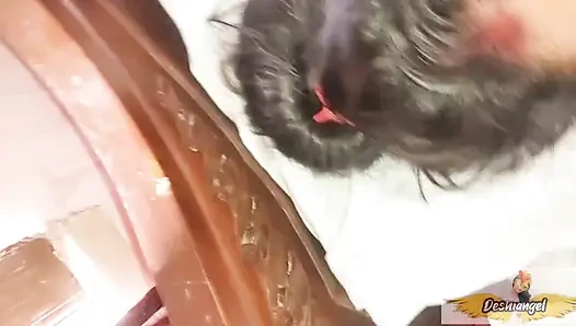 Indisches mädchen reitet großen schwanz und blowjob tief in den hals