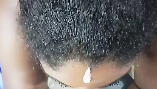 Brünett Mädchen Bekommt Sperma Ins Gesicht