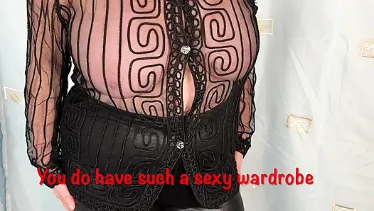 Mrs reife füße in ihren schwarzen hosen und sexy schuhen 382