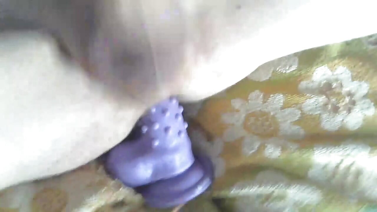 गांड में डिल्डो के साथ झटके मारना। संकलन-कार्य