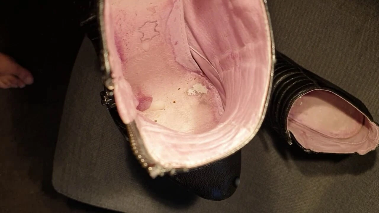Suas botas do tornozelo fodidas e esguichadas por todo o lado - parte 2