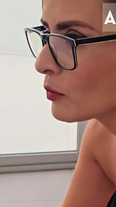 TO OVERCOME THEIR FEAR OF ANAL SEX, EMMA AND LEO CONSULT SEXOLOGIST KATHY LEE AND END UP IN A THREESOME | Clip 3