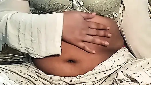 Desi bengalische reife bhabhi solo gefingert orgasmus