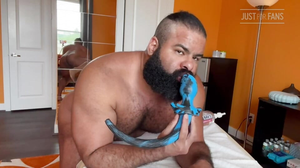 Bear masturbate with buttplug