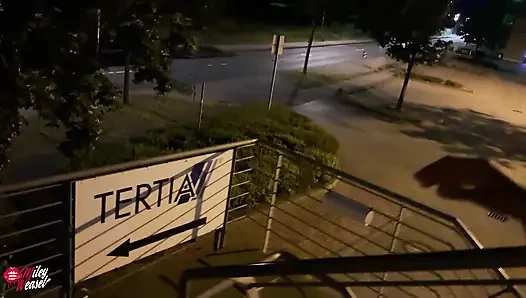 Gila!! Gadis pirang kacau di depan umum setelah kencan!!