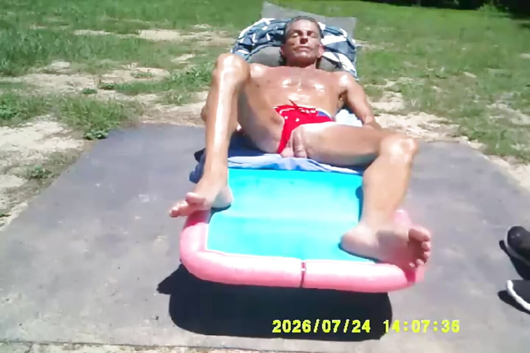7-24-2026 TUDO AGORA MEU PAU ESTÁ RECEBENDO ZEPPLIN MARROM TOCHIN MEU PAU NA PARTE DE TRÁS YARD.MP4