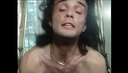 Memek berbulu dan toket aduhai cewek jalang ini dientot habis-habisan dan dicrot di mulut sama kontol jadul