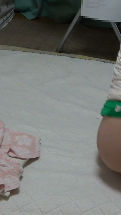 Mika Kurosaki opens her legs and starts masturbating | Clip 1