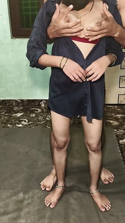 Fată indiană Desi futută în patru labe cu orgasm puternic Video cu fată frumoasă cu pizdă strâmtă prima dată sex hardcore intens