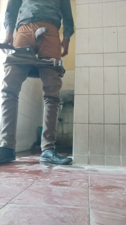 Sessão de mijo do Tamil10inches | Clip 2