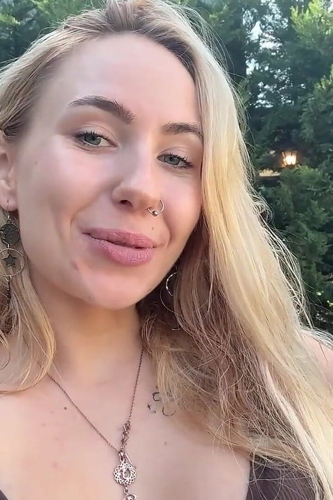 セックスVlog―野外で誕生日を祝う!