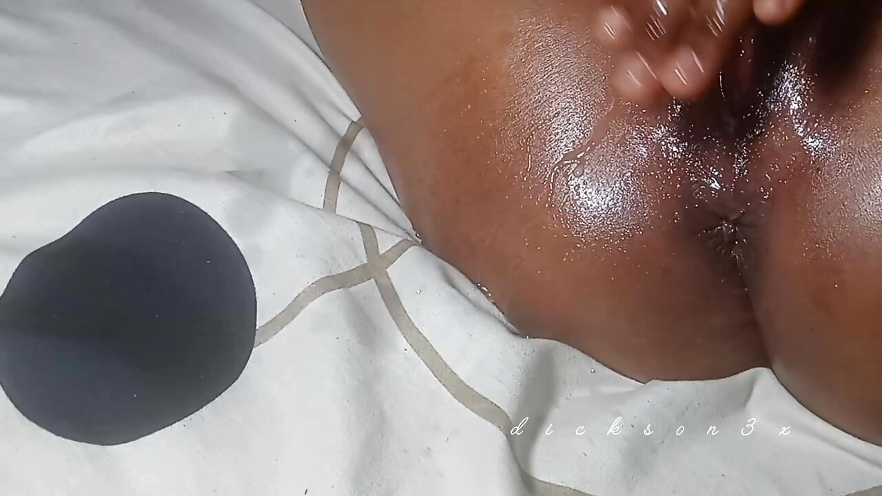Zwarte rijpe vriendin bbw spuit op zichzelf masturberen