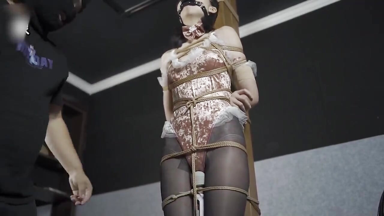 Xr61-the Girl Was Tied to a Pillar and Gagged with a Gag; She Kept Moaning and Groaning