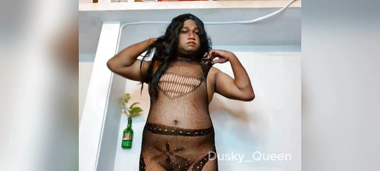 Indische trans-frauen stehen auf doggystyle und bloßgestellt ihr arschloch