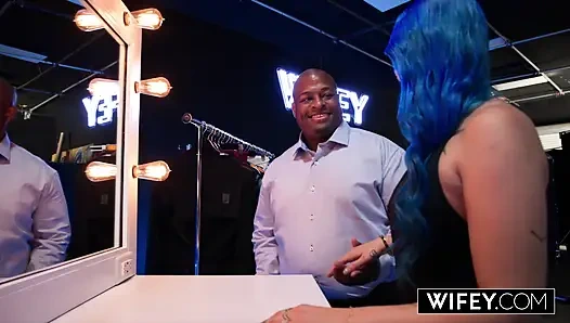 WIFEY, neue braut Kira McKay reitet Dans riesigen schwanz, während ehemann zuschaut