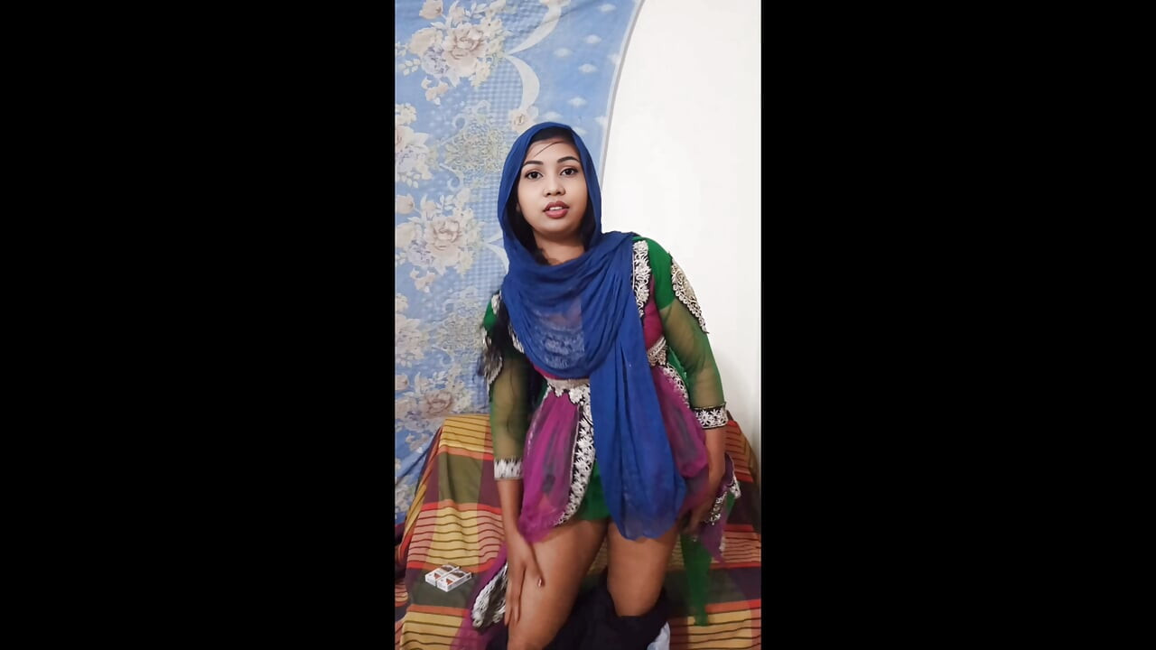 Une jolie fille pour la première fois, je baise une belle nana qui travaille pour une marque de cigarettes et qui était vierge, chez moi.