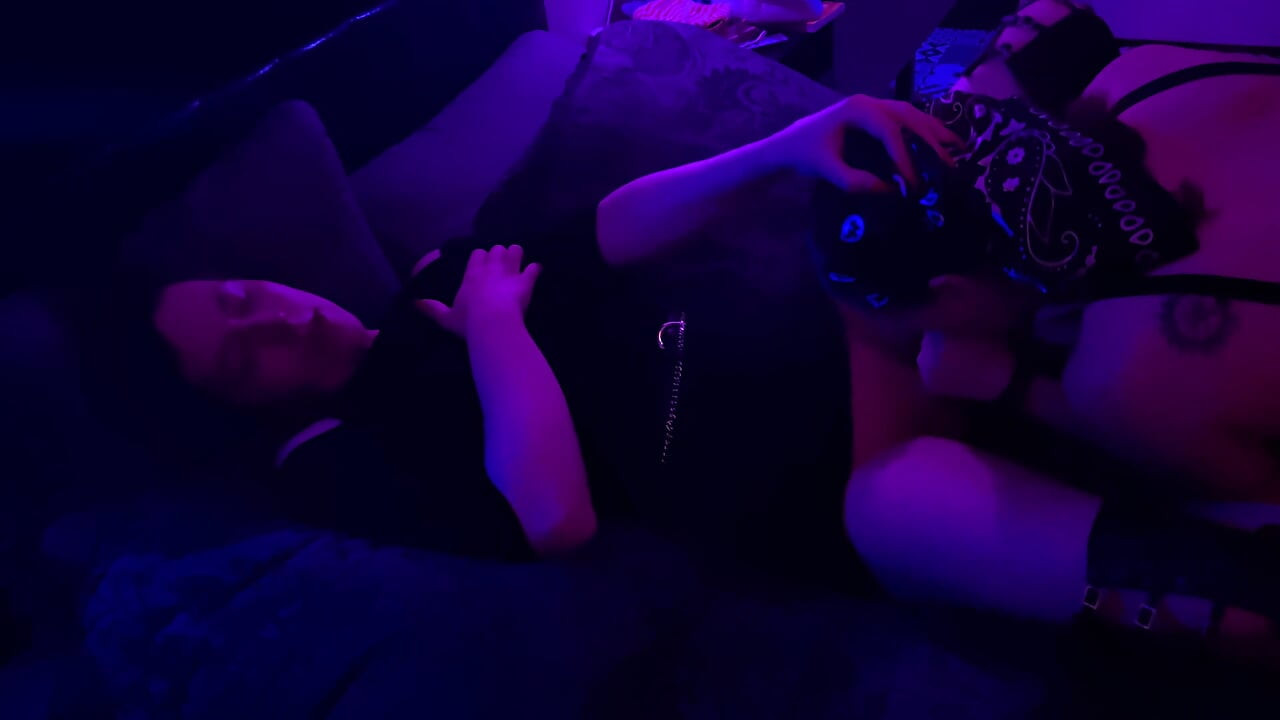 Wir bleiben im aufzug stecken, bevor wir zu einer kinkparty gehen - VLOG
