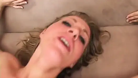 Внутренние камшоты черных и белых членов для молодых шлюшек (фильм целиком)