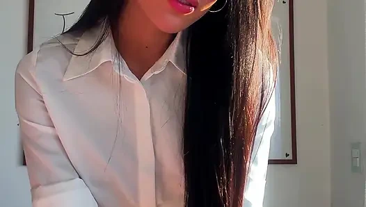 Seksi Sekreter Patronunu Mutlu Etmeye Çalışıyor