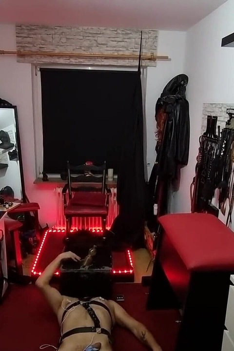 The Mistress's Task Where She Was Traveling Part 1-2.