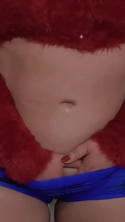 My stepmom Soraya hot before going to rest! Her big ass is perfect! | Clip 1