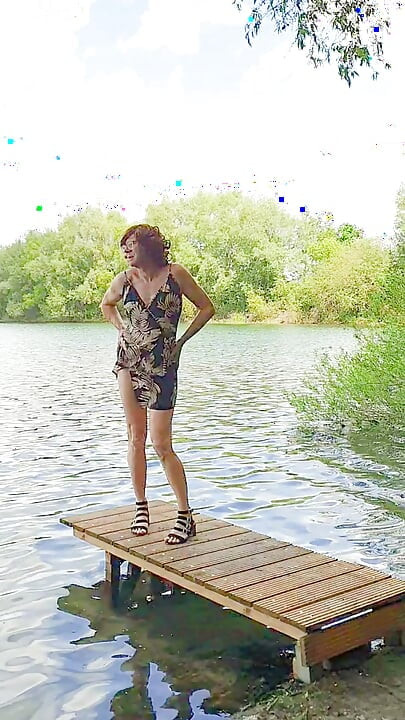 Striptease on the jetty