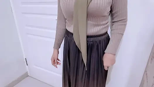 Bos menjebak sekretaris hijab seksi