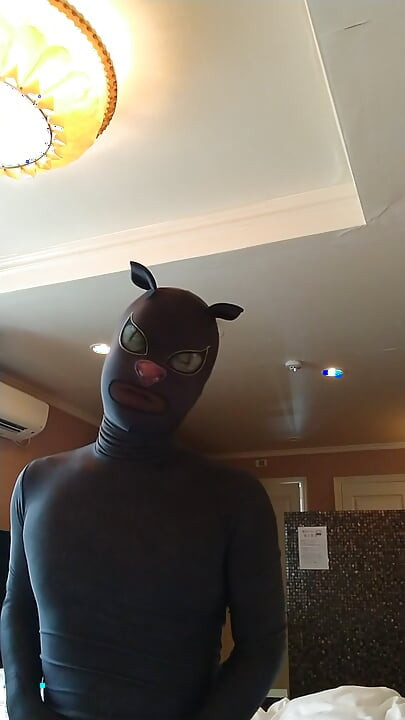 I masturbated comfortably while getting excited in a jumpsuit that could turn into a cat!