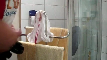 schnell mal ihre Klamotten besamt