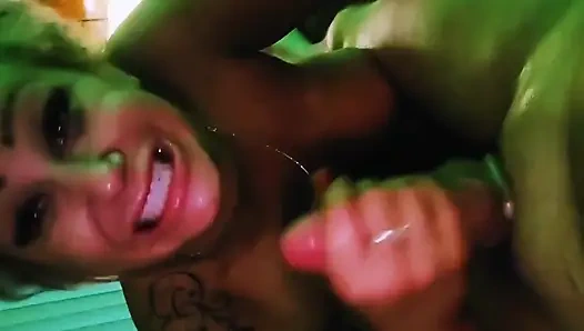 Guten Morgen Mit Sum Tiefem Hals