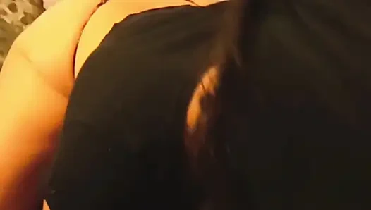 Jugando con un dildo anal