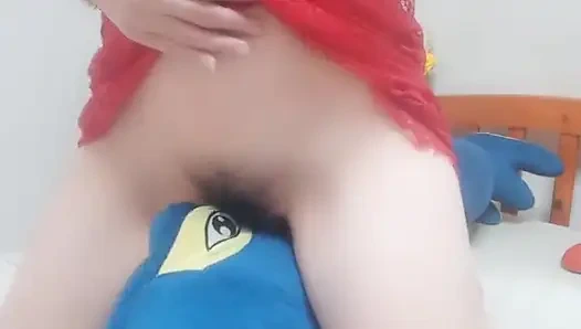 Идеальная задница и киска скачет Dinosour, такая сексуальная симпатичная