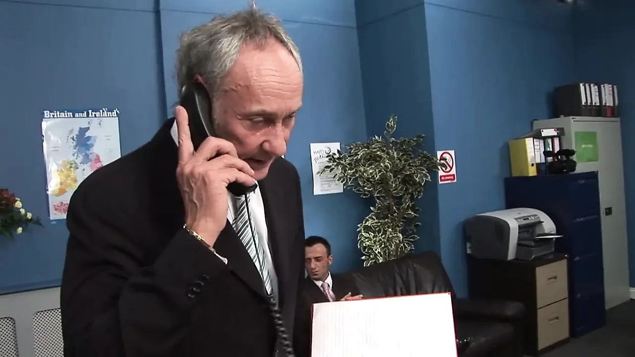 Liếm âm hộ móc cua cái lồn to đen làm tình