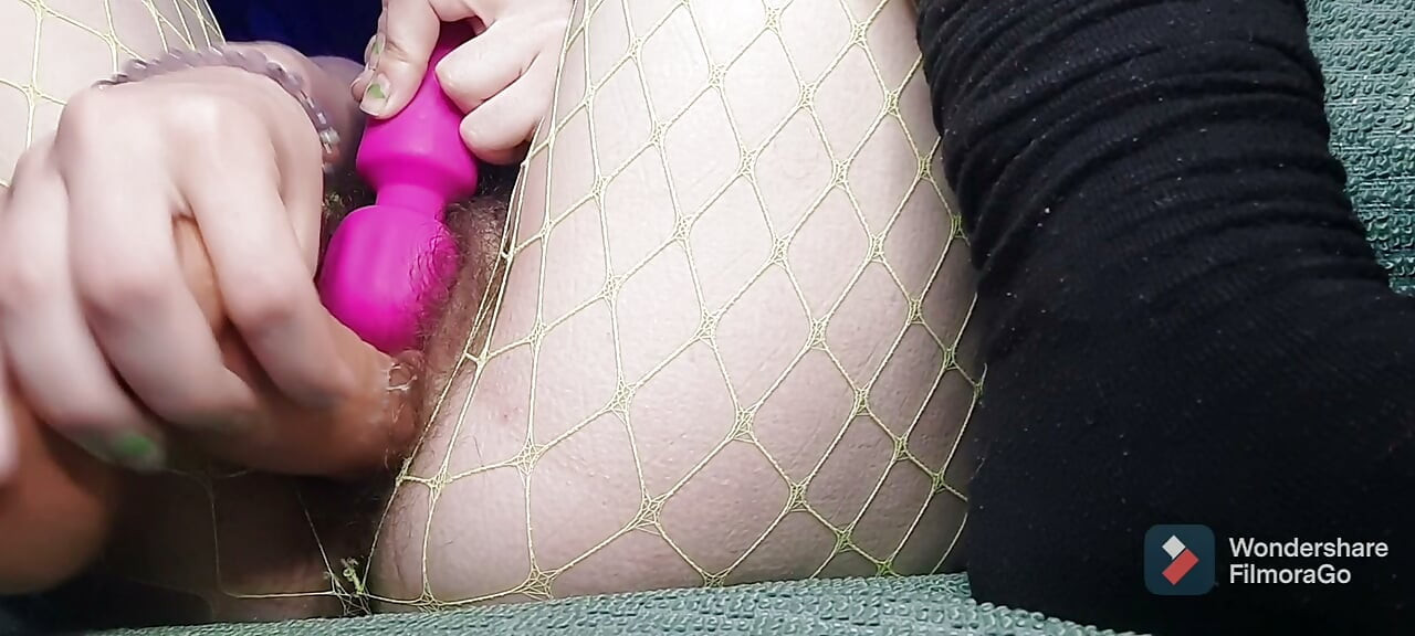 Bunny Girlfriend aapke saath vyavhaar karti hai