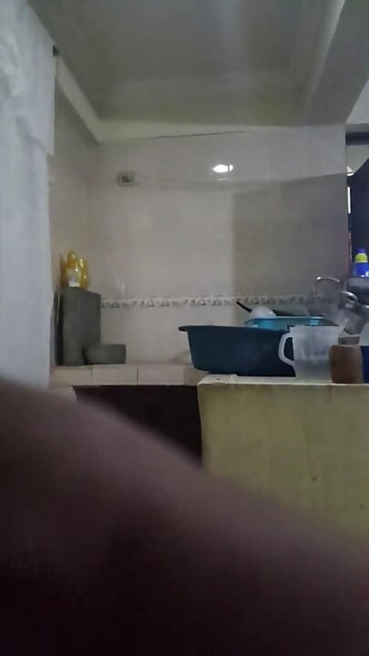 Funcionária fodendo e chupando quando ela lava pratos sujos