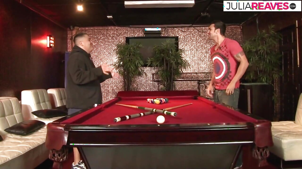 Puta come semen después de una follada dura en la mesa de billar