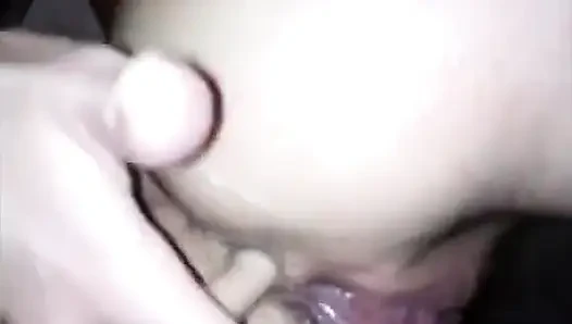 Aku lagi asik seks anal pagi-pagi di kamar mandi!
