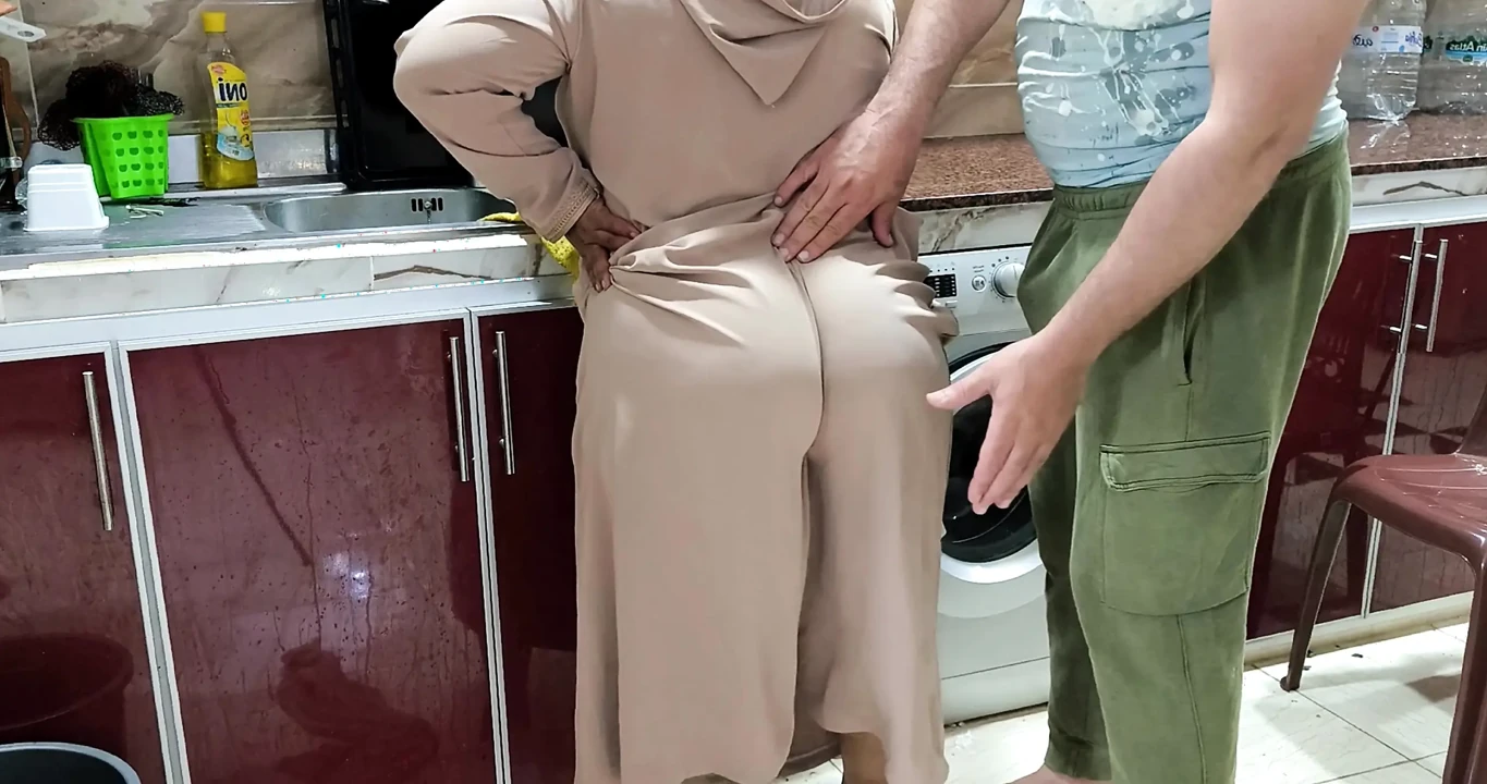 Egyptian Sharmota Get Her Pussy Wet in Kitchen Arabic Big Woman