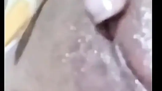 Das fühlte sich so gut an, ich kam in Sprudeln, ich hatte meinen ersten Squirt!