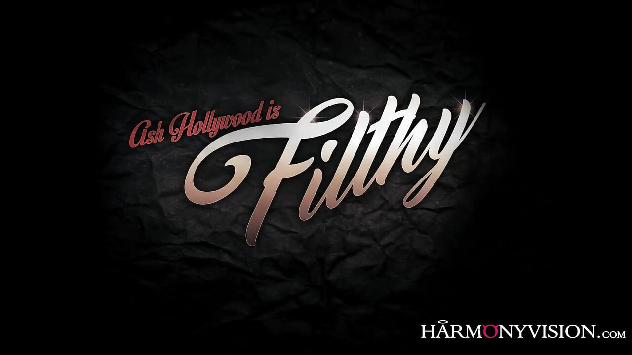 Лесбиянки-любовницы Ash Hollywood и Тиффани Тайлер исследуют себя в горячем нижнем белье.