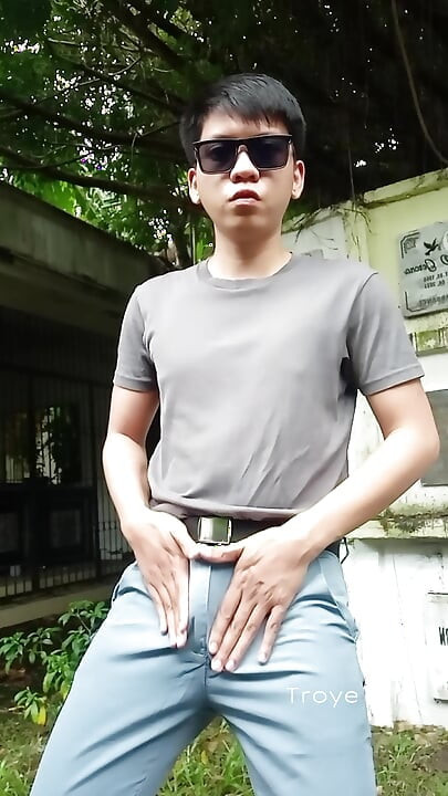 Handsome Pinoy Masturbates at Cemetery - Pinoy Jakol sa Sementeryo