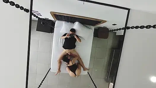 Bölüm bir güzel latin sevişmeyi seviyor.. Götünü veriyor ve sütle doldurmasına izin veriyor