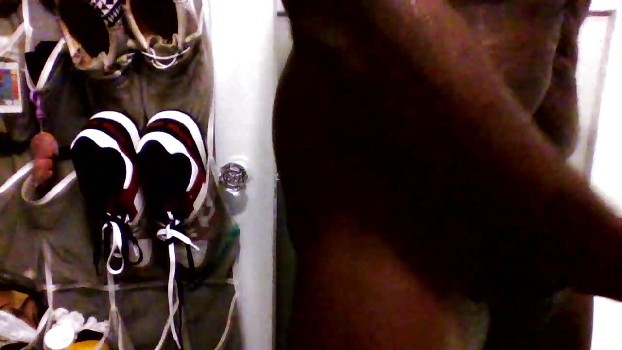 最高の時がもうすぐ始まる。見て、待たずに来て、恋人、もう熱く準備万端だ。時間通りに準備が整っている。