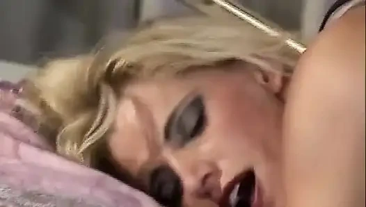 Oyuncaklarla sikişirken yakalanan büyük memeli Alman orta yaşlı seksi kadınlar