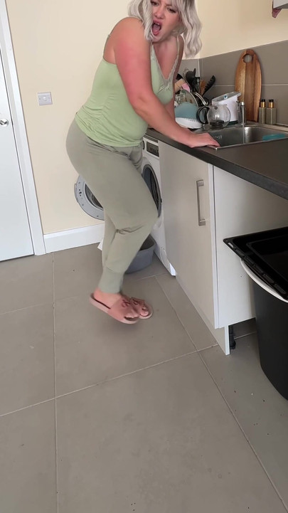 Oppvask vs. Full blære Jeg mistet kontrollen og piss i buksene