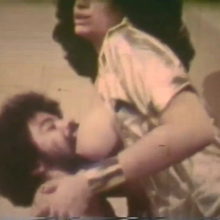 侏儒复古乱搞一个大奶子黑人女孩