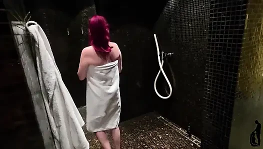 Sauna Fuck Fantasy - Terlalu Panas Untuk Duduk Diam