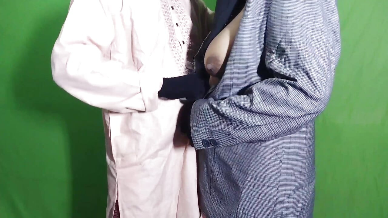 Pacarku membawaku ke rumah temannya dan ngentot aku.