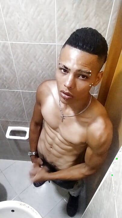 (2) Cara colombiano de 18 anos se masturbando